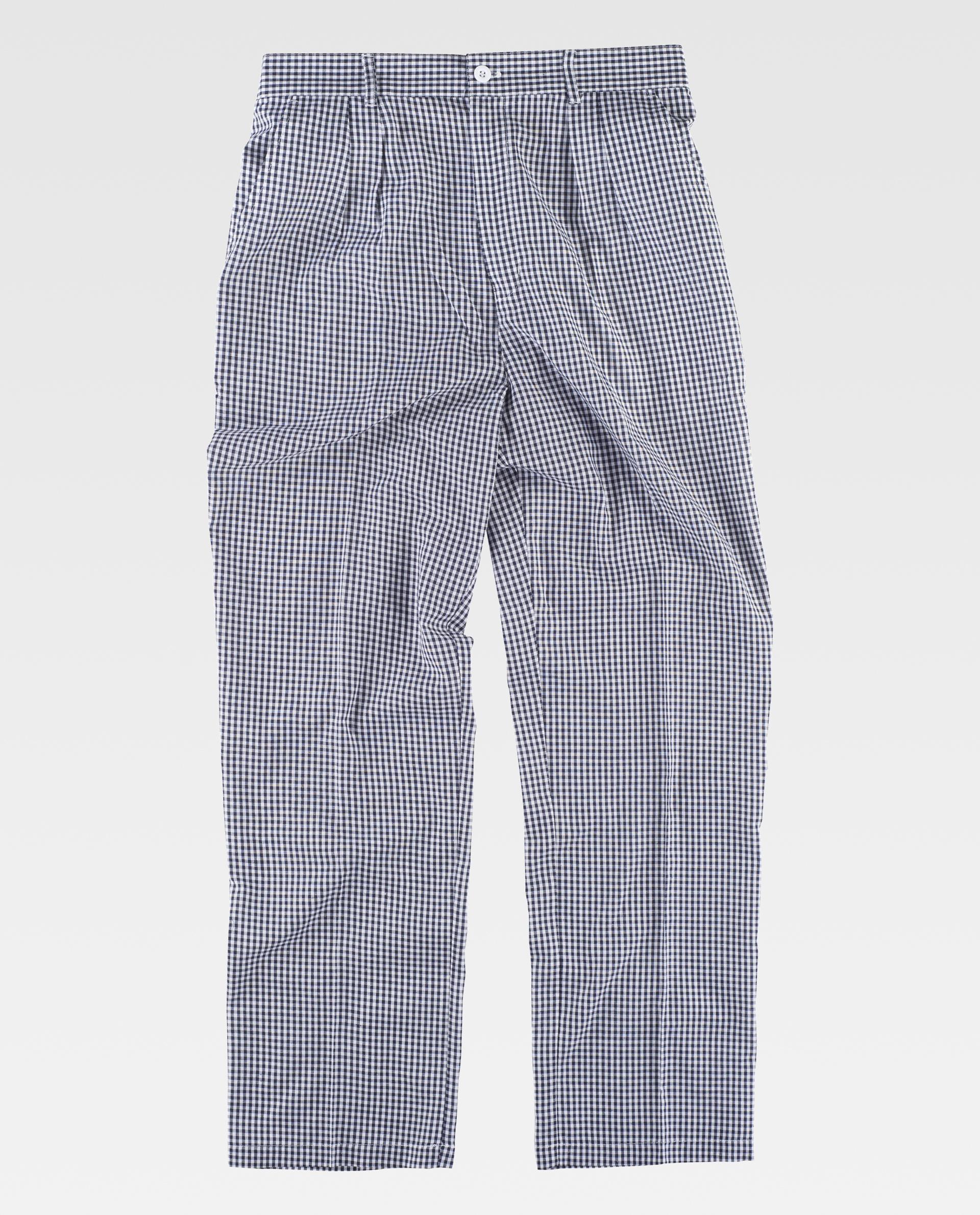 pantalón de cuadros pequeños en blanco y azul sobre fondo neutro