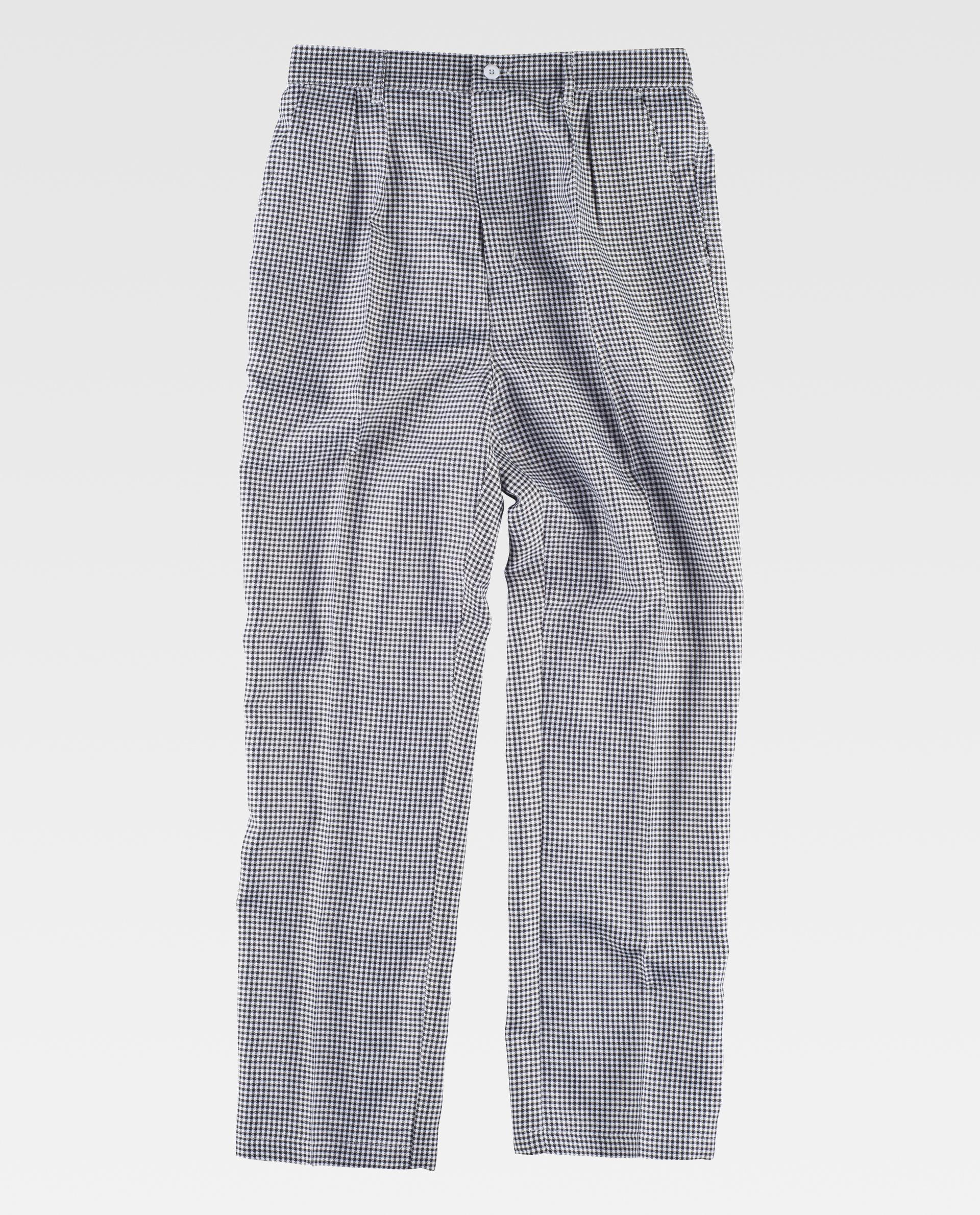 Pantalones largos de tela vichy en blanco y negro sobre fondo blanco