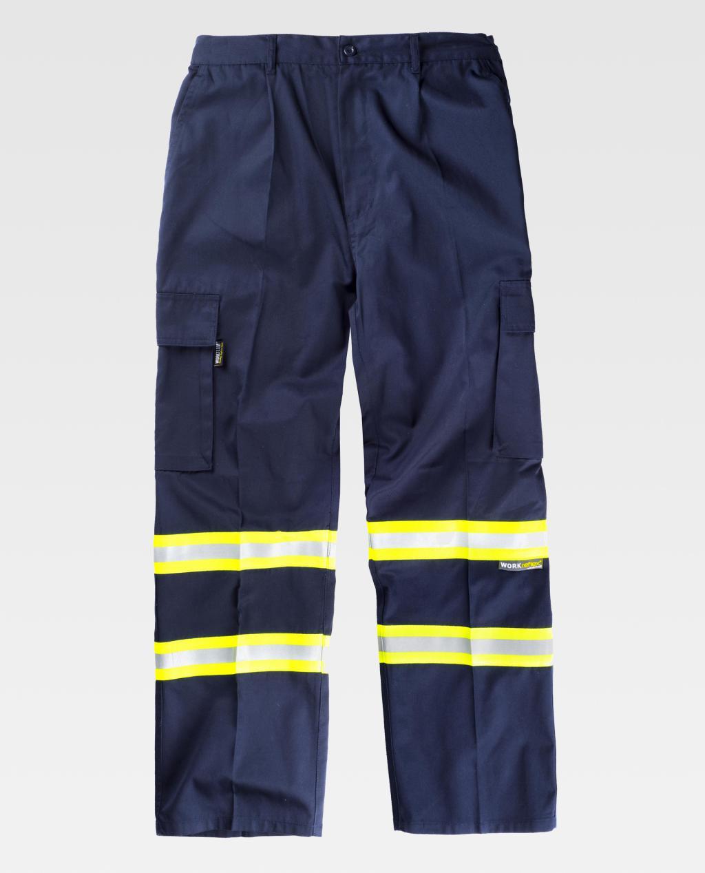 pantalón de trabajo azul marino con bolsillos laterales y franjas reflectantes amarillas en las perneras