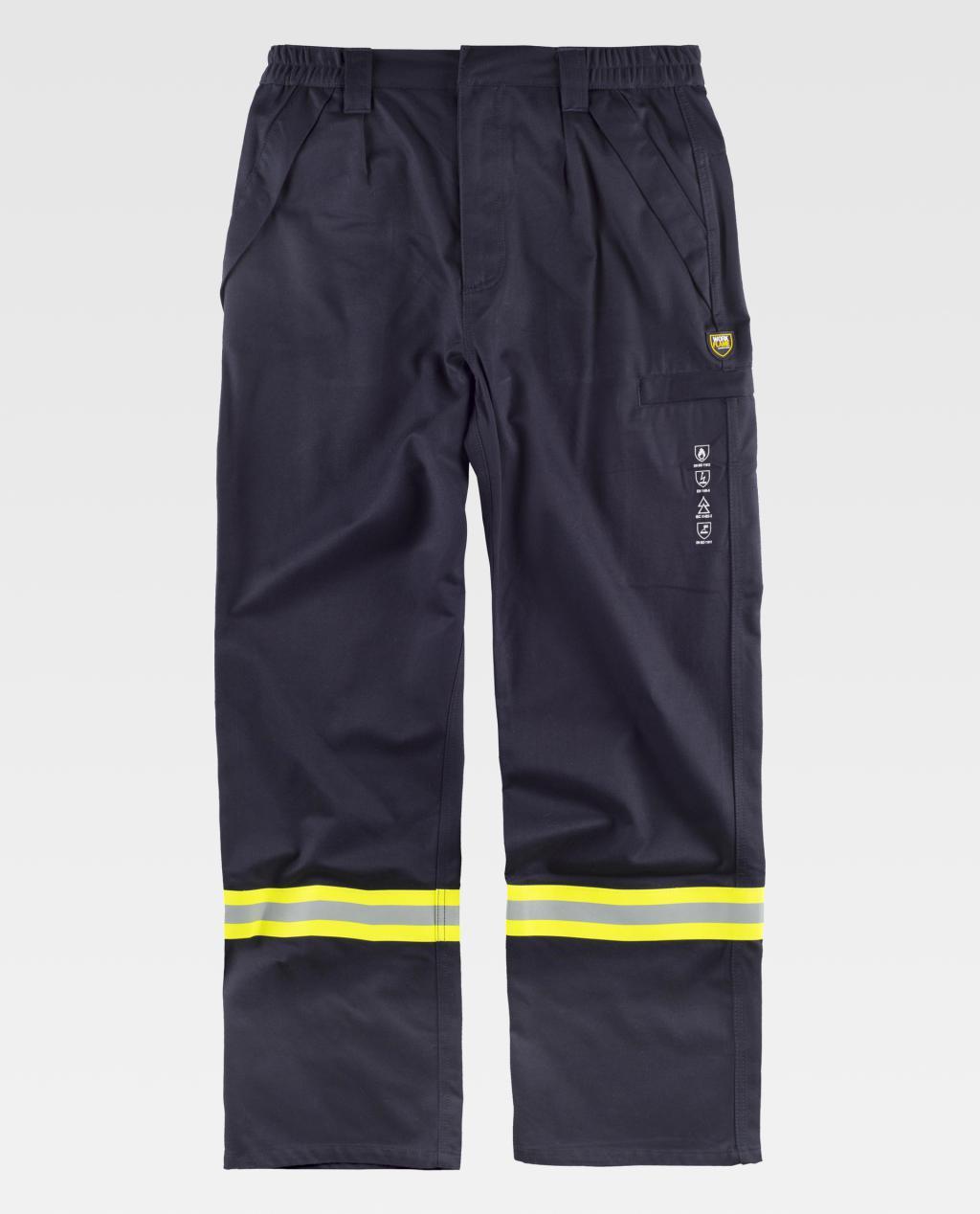 Pantalón de trabajo ignífugo azul marino con bandas reflectantes amarillas y bolsillos laterales.