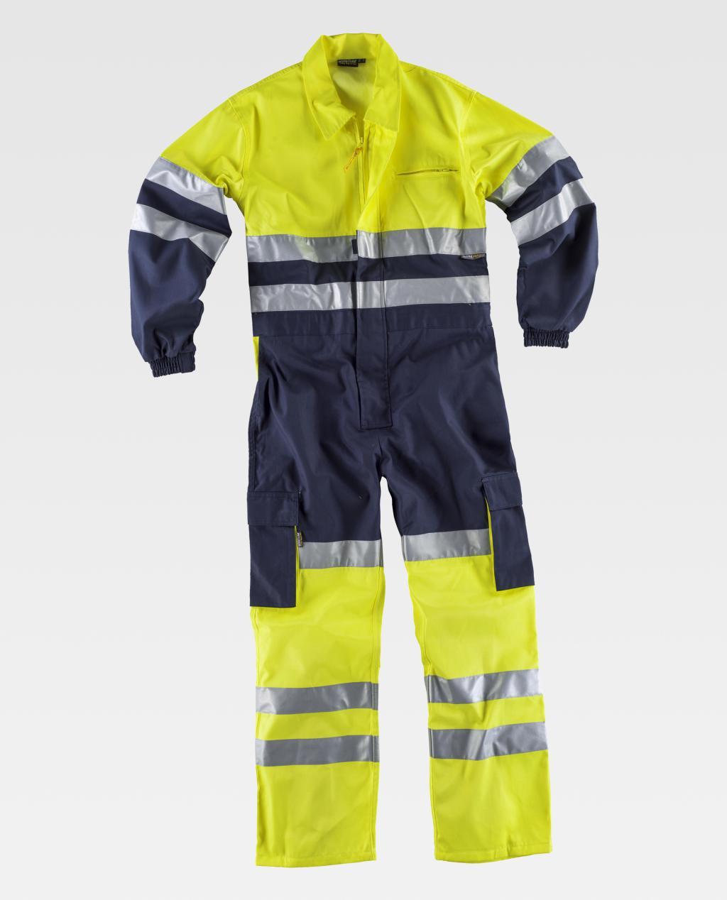 Mono de alta visibilidad amarillo y azul con bandas reflectantes para seguridad laboral.