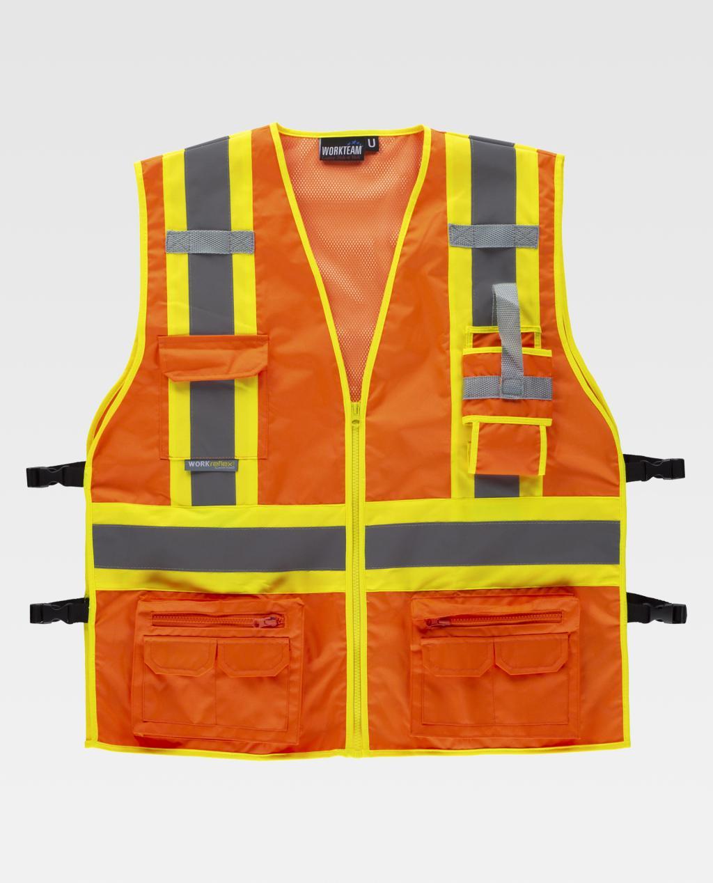 chaleco de seguridad naranja con cintas reflectantes grises y bolsillos delanteros laborales