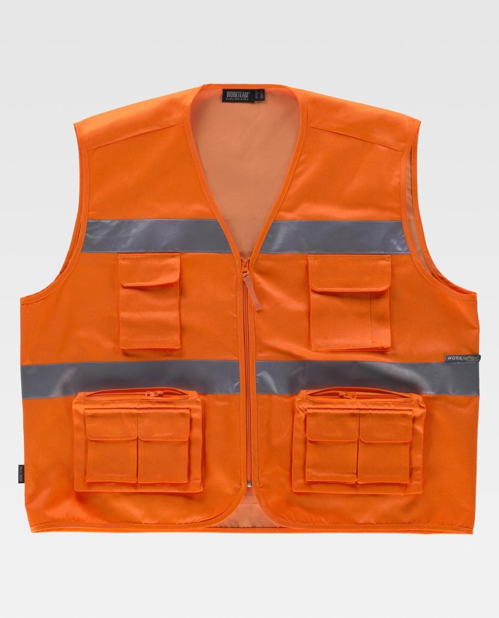 chaleco reflectante de alta visibilidad naranja con cintas grises y múltiples bolsillos delanteros aislado sobre fondo blanco