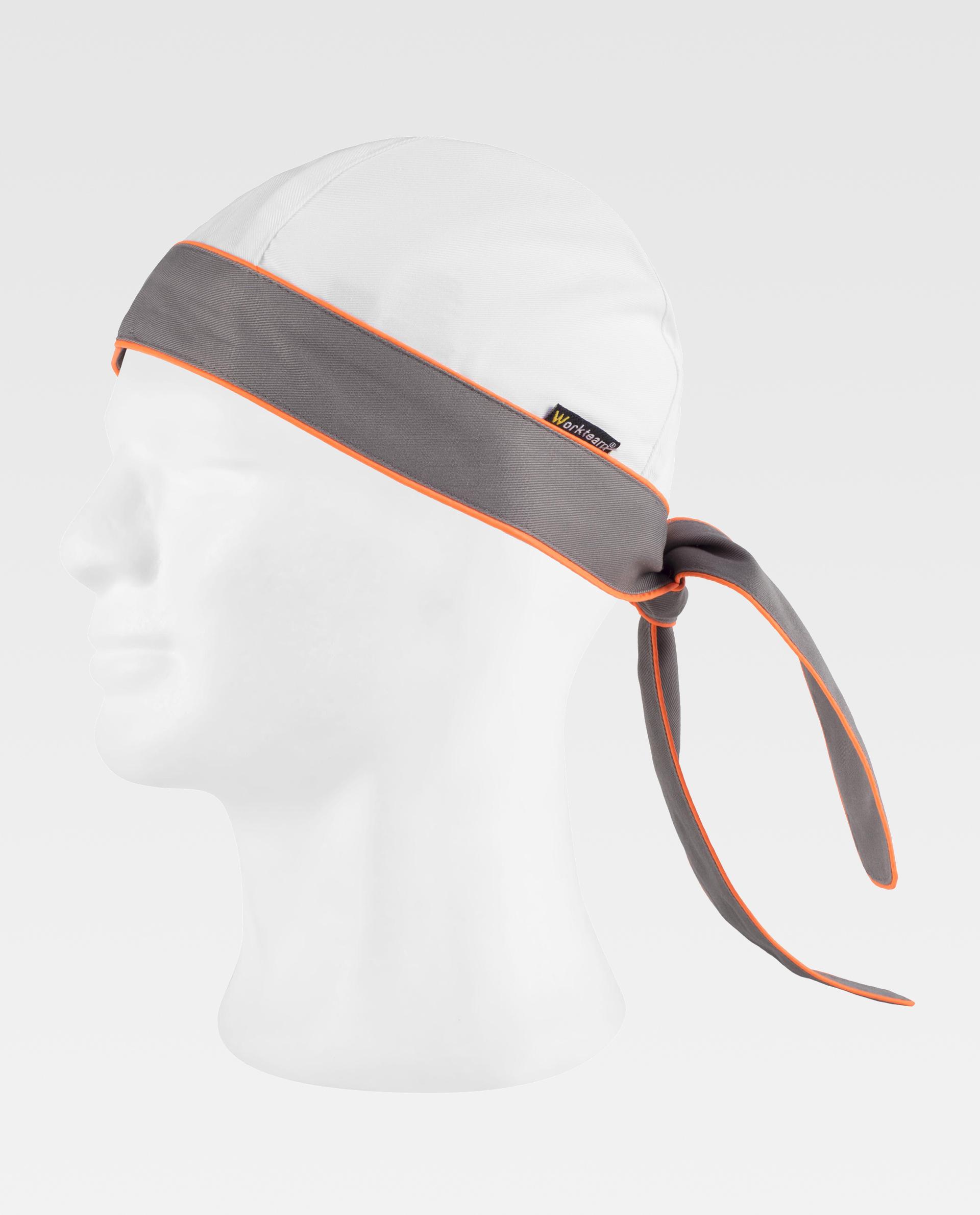 Bandana de trabajo blanca con franja gris y ribete naranja atada en la nuca sobre un maniquí.