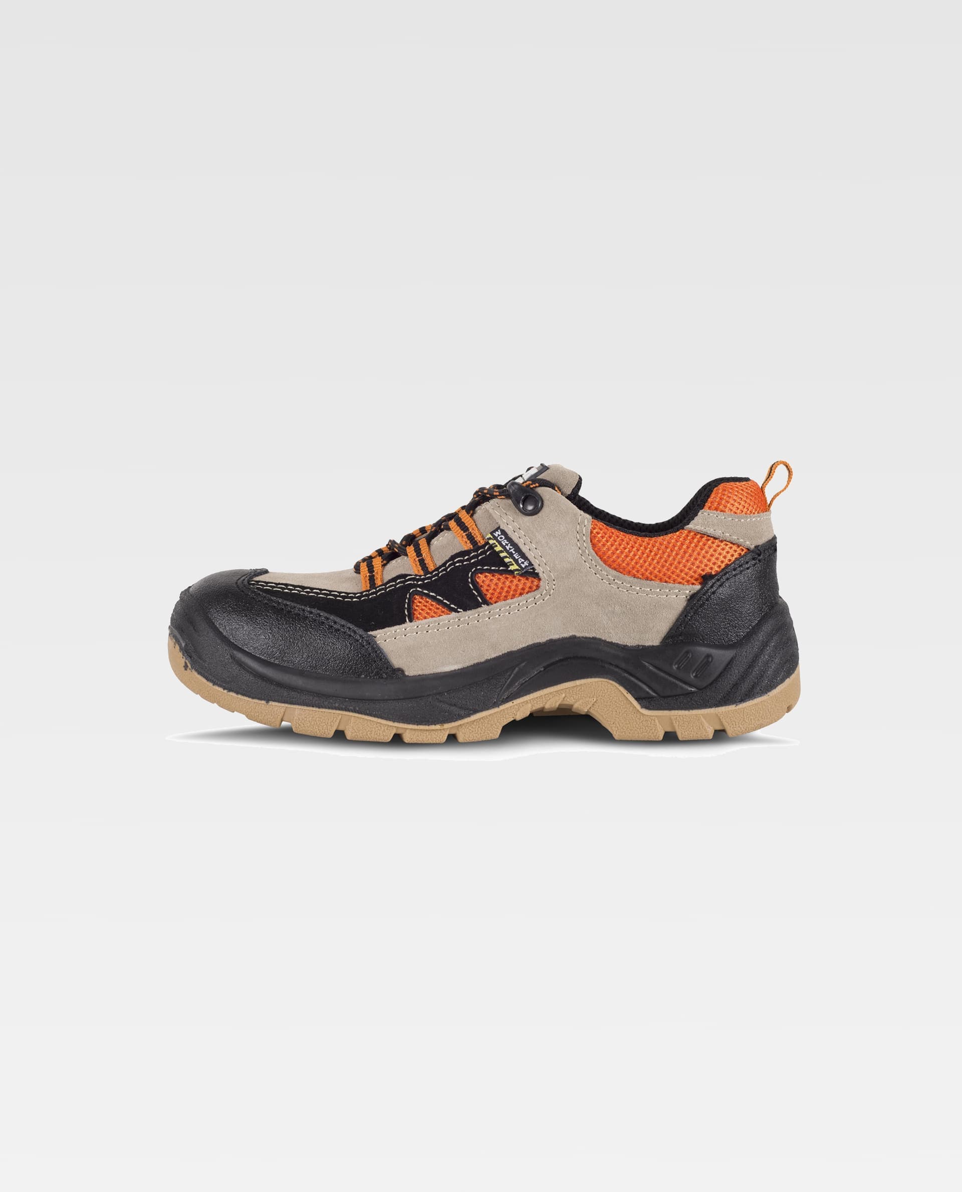 zapatilla de seguridad baja con suela antideslizante y detalles en ante beige y malla naranja