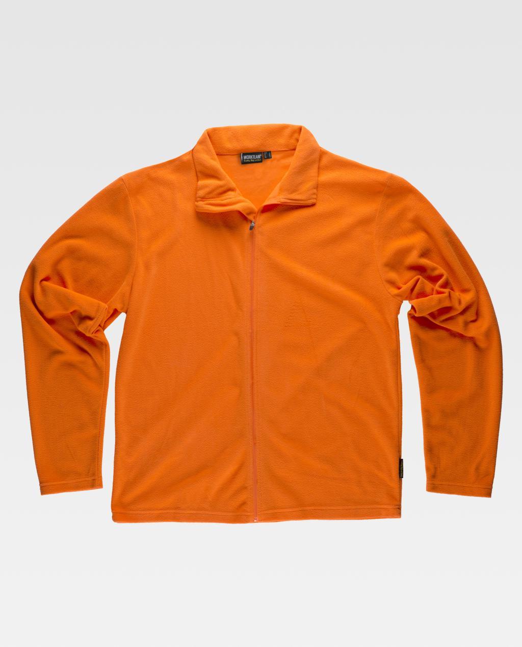 chaqueta polar naranja de manga larga con cremallera sobre fondo claro