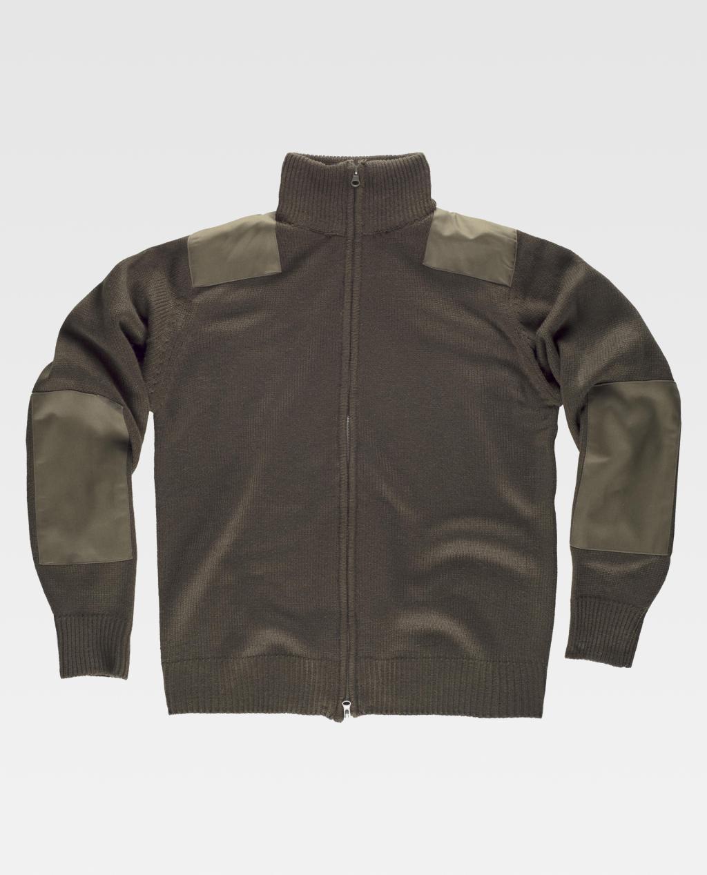 chaqueta de punto verde con cremallera frontal y parches reforzados en hombros y codos