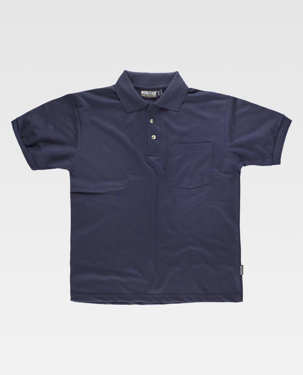 Polo azul marino de manga corta con cuello y bolsillo frontal sobre fondo blanco