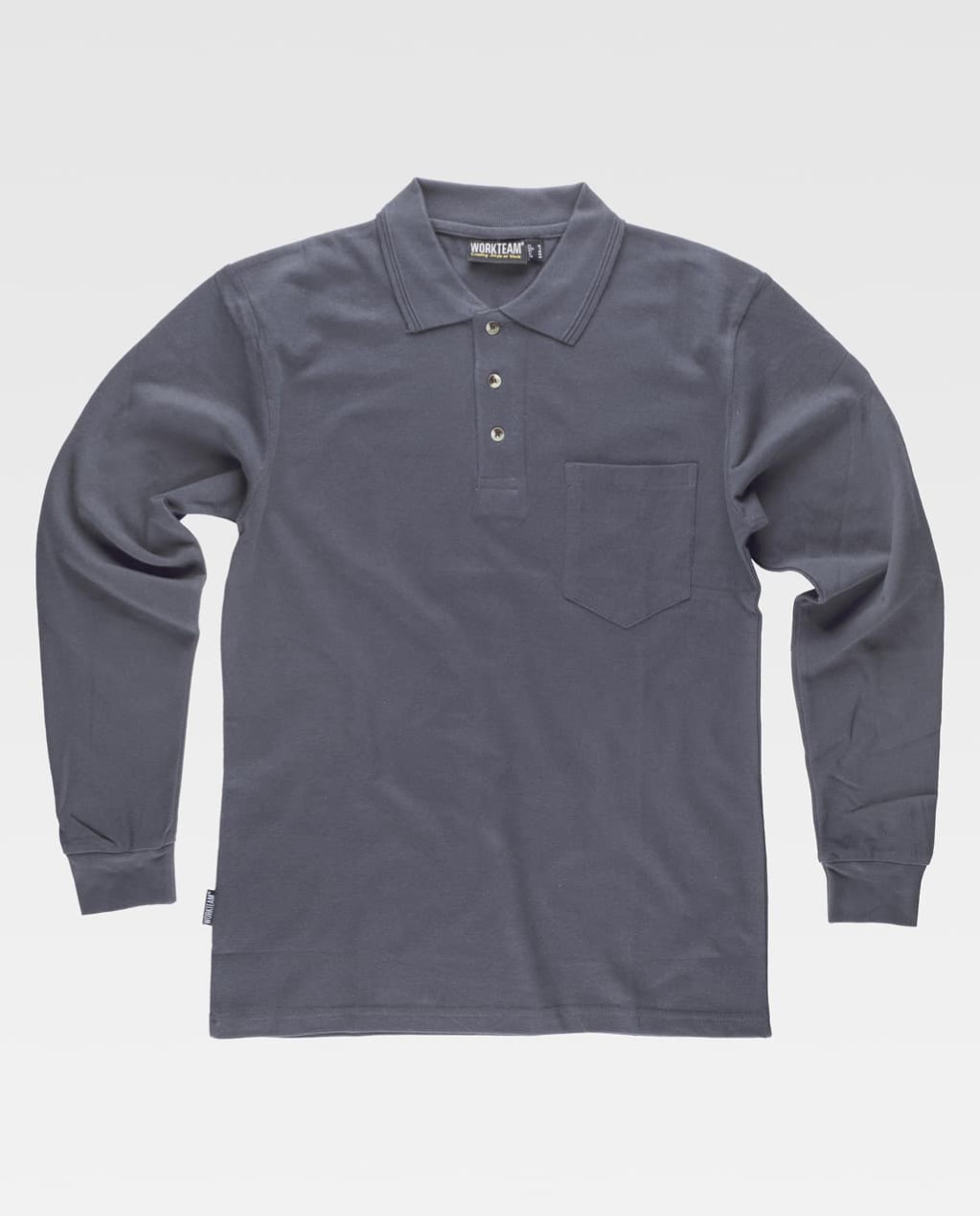 polo de manga larga gris con cuello camisero, bolsillo frontal y tres botones delanteros
