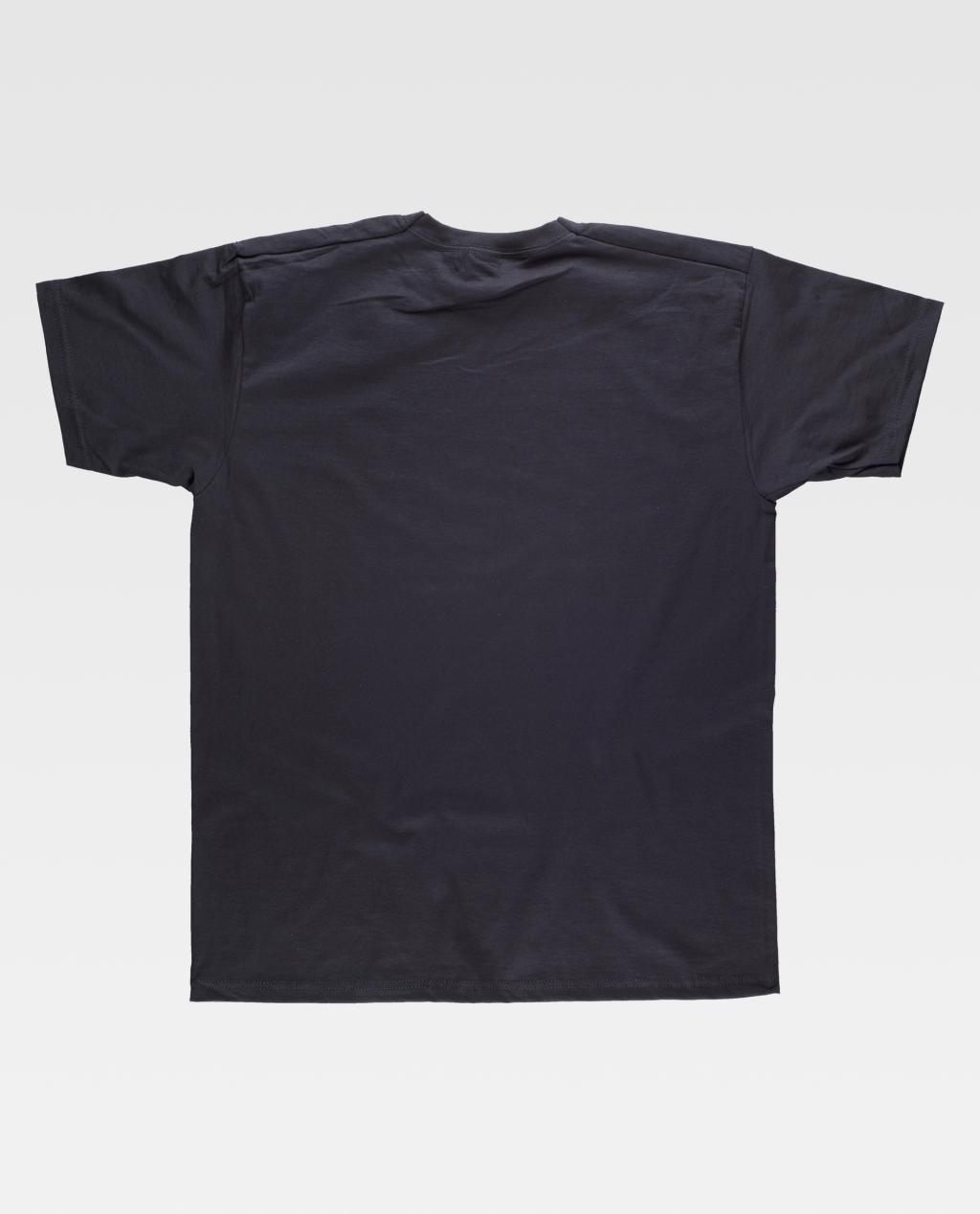 Camiseta negra lisa de algodón vista por la parte trasera sobre fondo claro