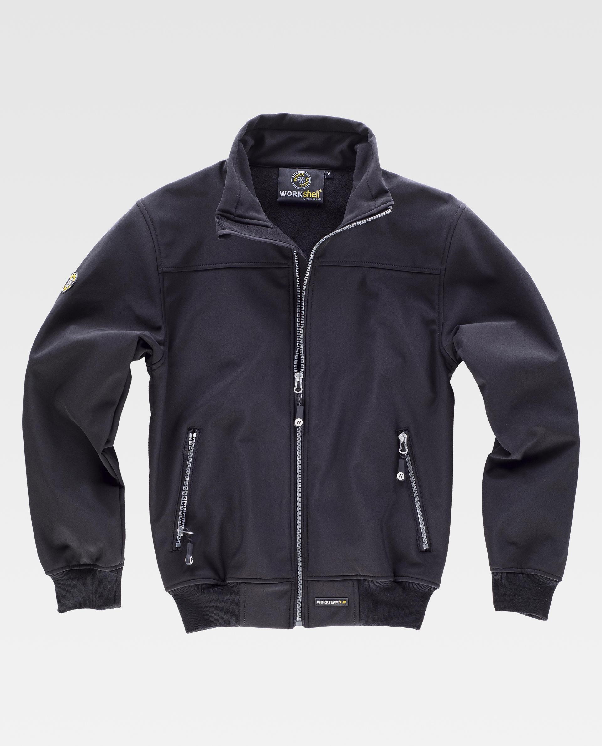 Chaqueta softshell negra con cremallera central y bolsillos laterales
