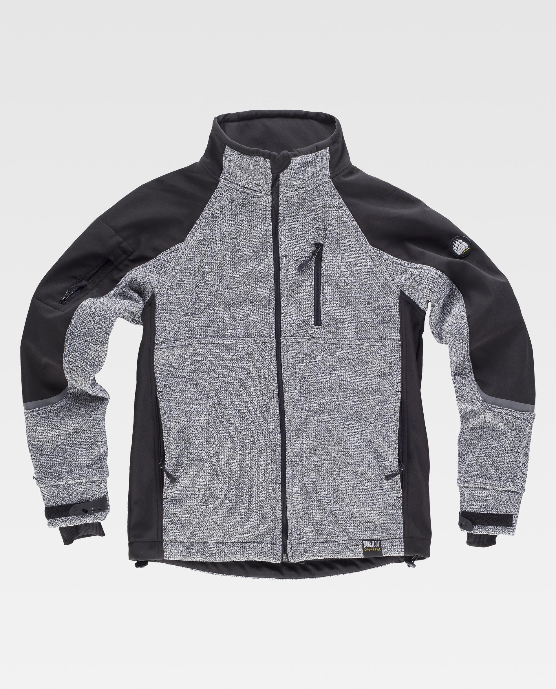 Chaqueta laboral de punto gris con paneles y mangas negras y cremallera central.