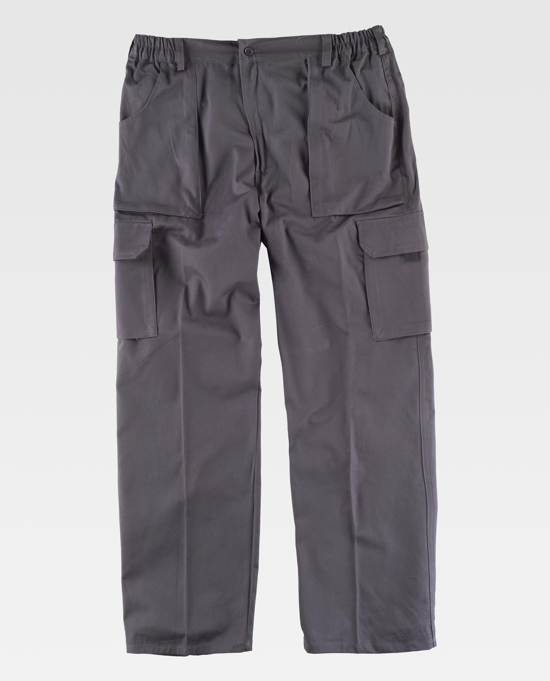 Pantalón cargo gris con bolsillos laterales y cinturilla elástica.