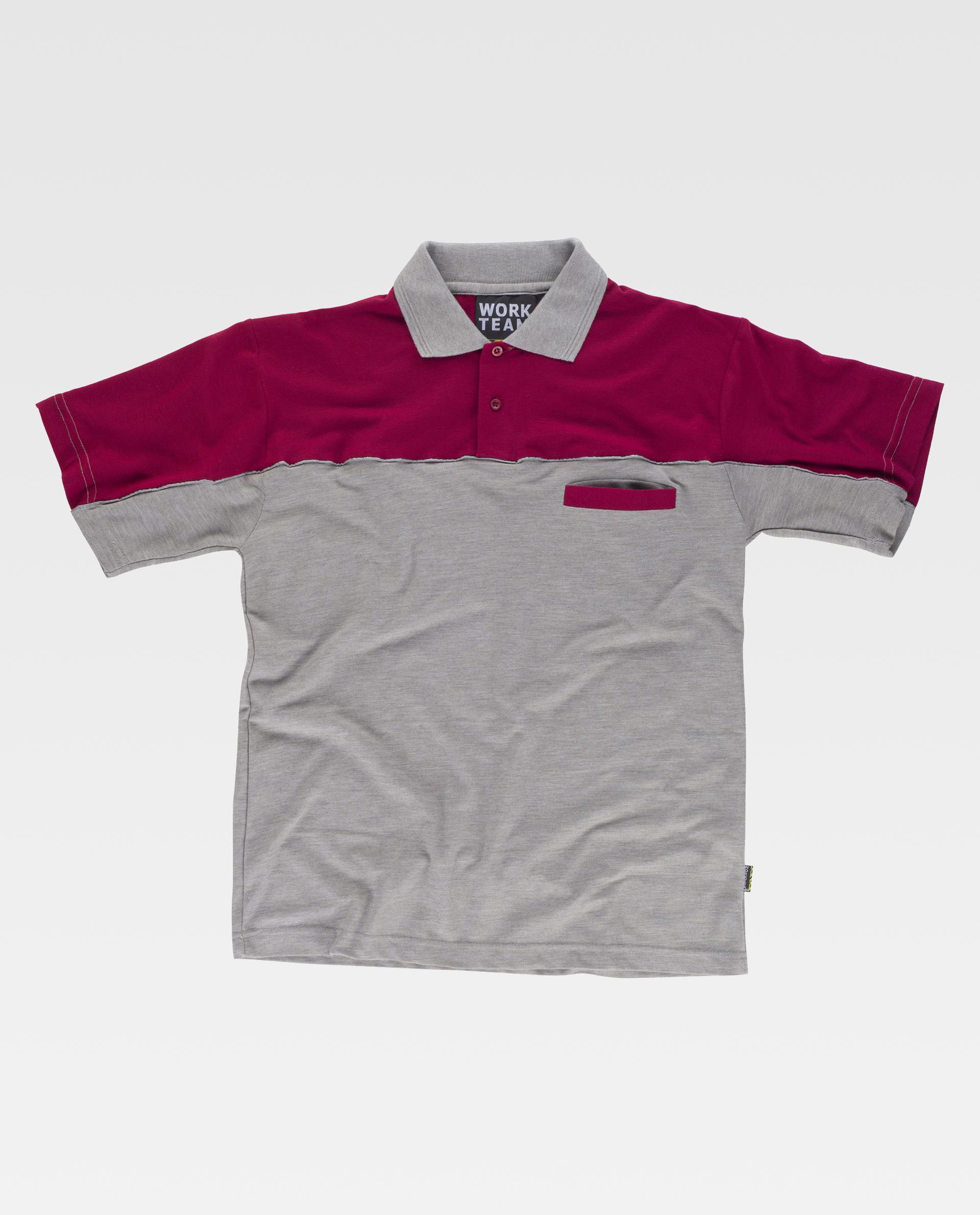 Polo de trabajo bicolor gris y rojo con bolsillo en el pecho y cuello de canalé.
