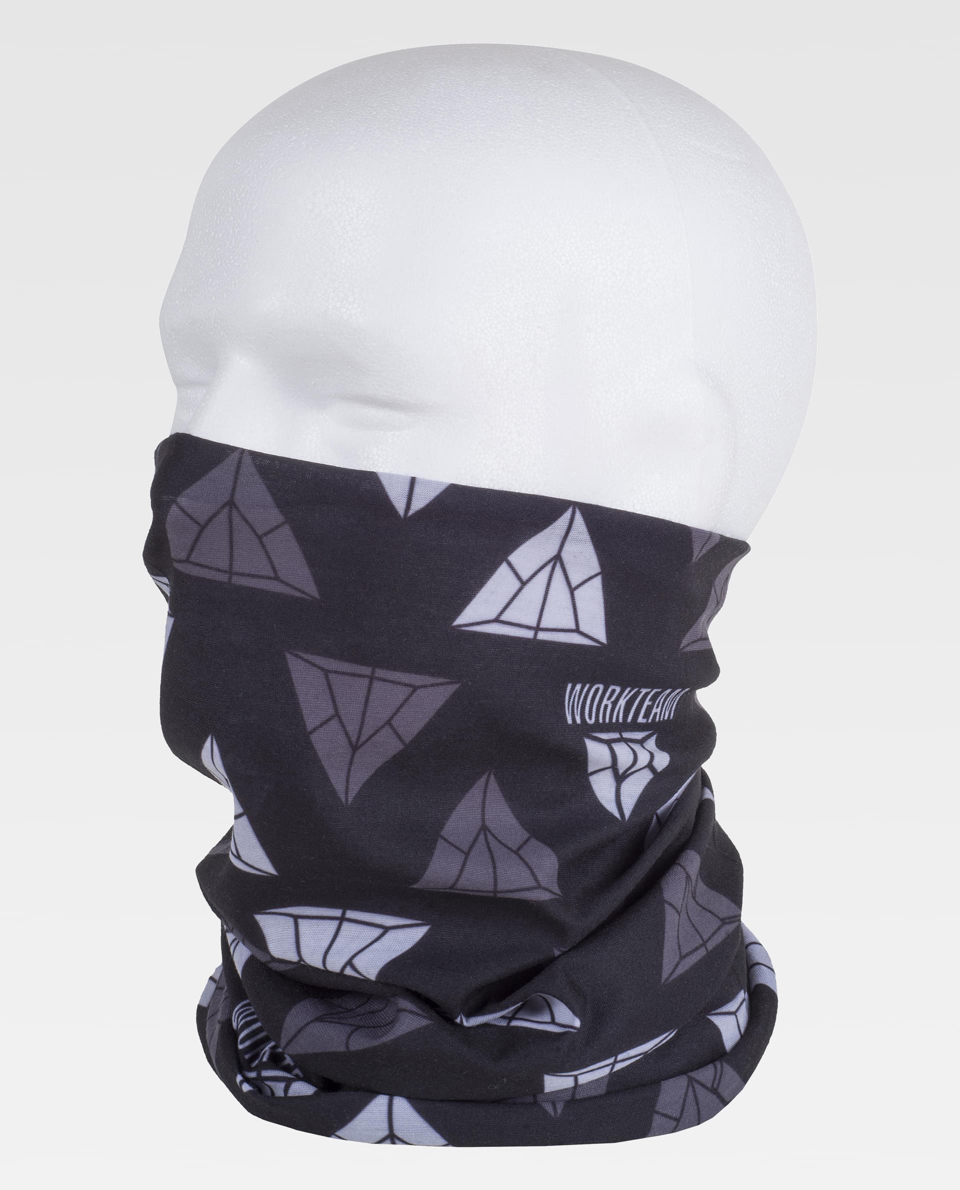 tubo tubular negro con estampado de triángulos y logotipo sobre un busto de maniquí blanco