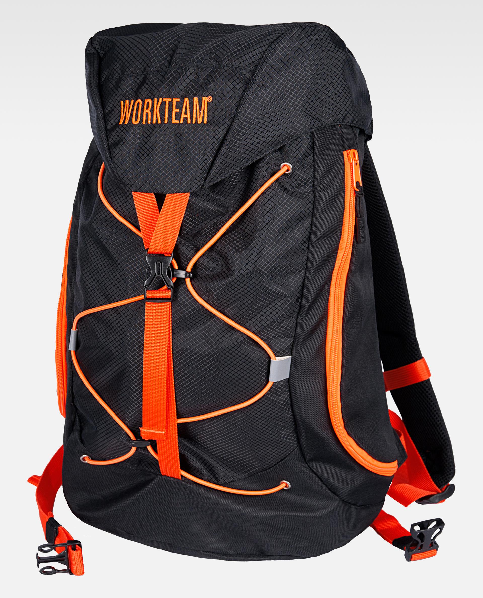 mochila de senderismo negra con detalles naranjas y cordones elásticos delanteros de la marca Workteam