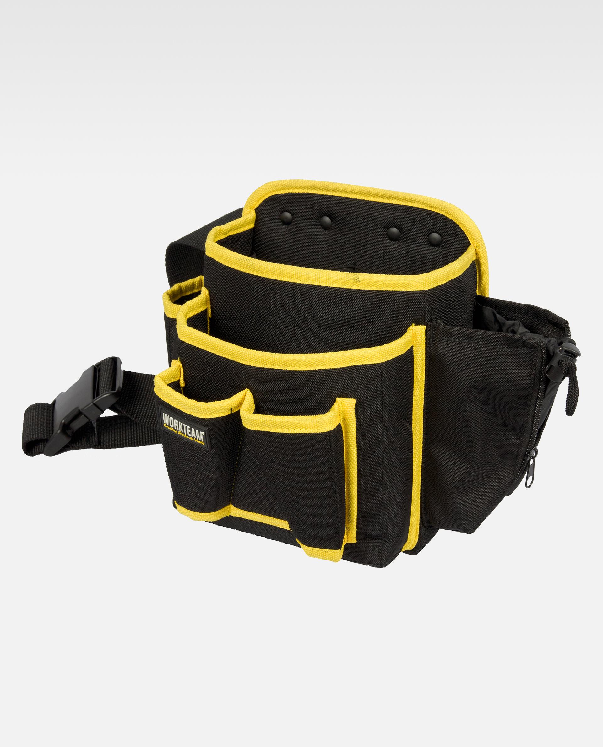 Bolsa de herramientas negra con ribetes amarillos y múltiples bolsillos delanteros y laterales, sujeta a la cintura mediante una correa ajustable.