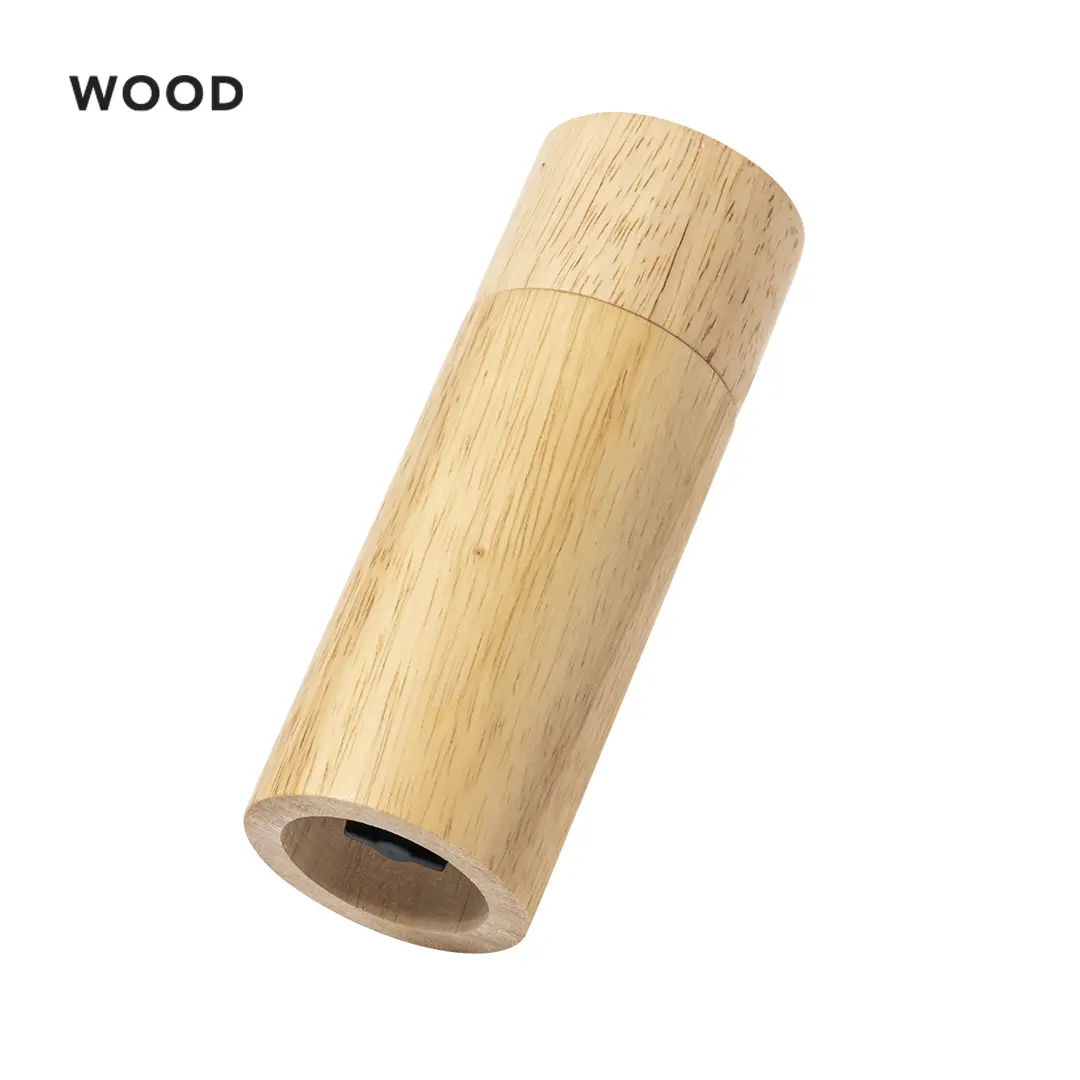 molino de madera cilíndrico para especias sobre fondo blanco