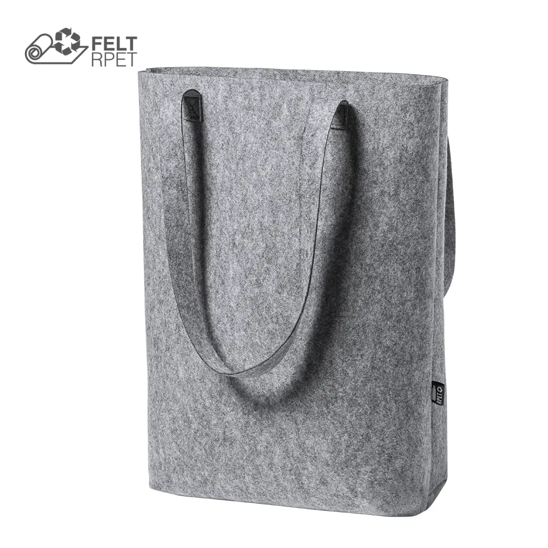 Bolsa tote gris de fieltro reciclado con asas largas y logo RPET en la esquina superior izquierda.
