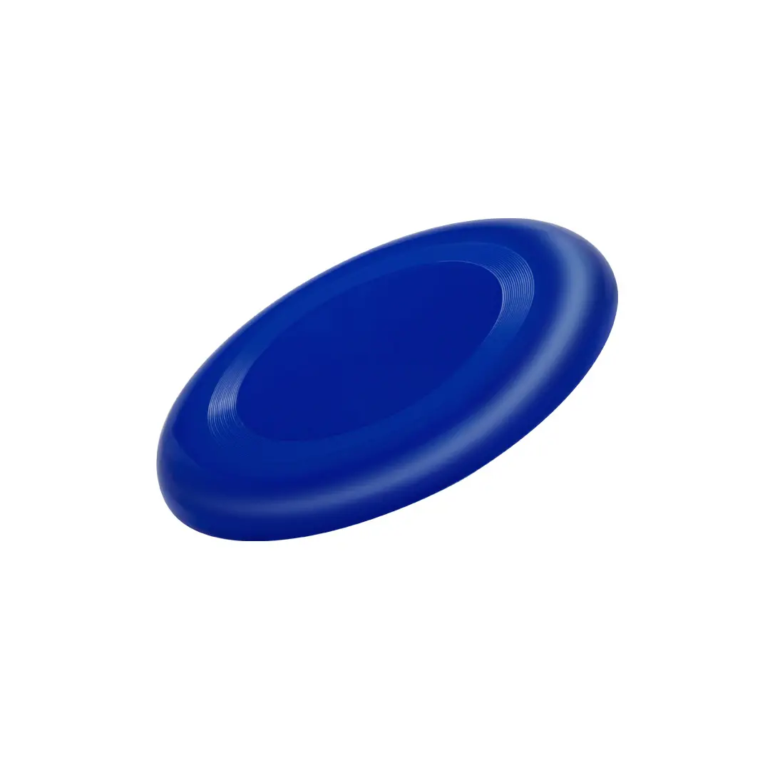 Frisbee de plástico azul visto en primer plano sobre fondo blanco
