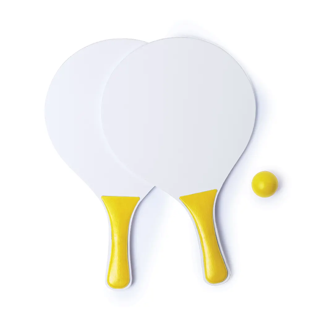palas de playa blancas con mango amarillo junto a pelota de plástico amarilla