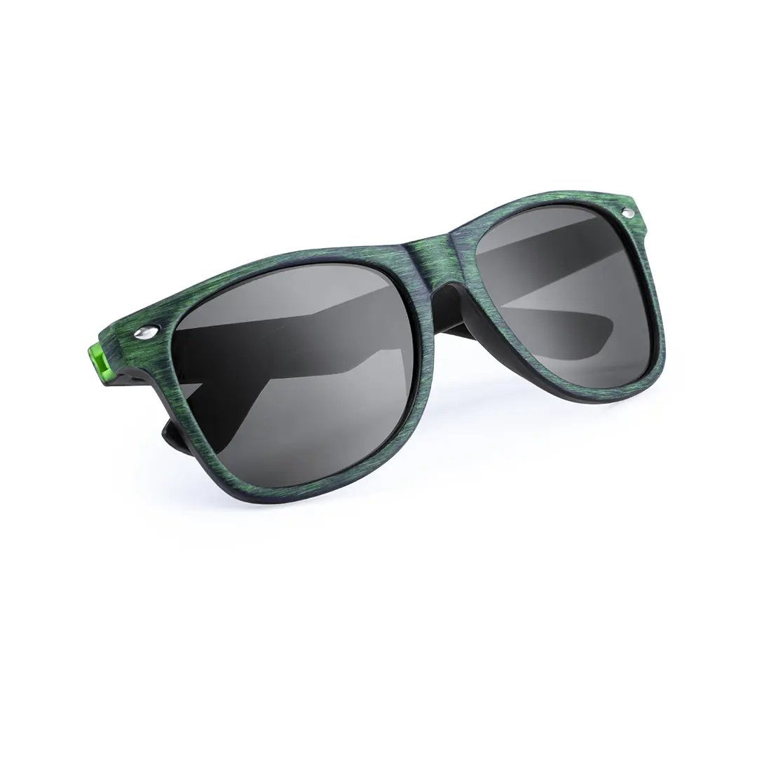 gafas de sol con montura efecto madera verde y lentes tintadas oscuras