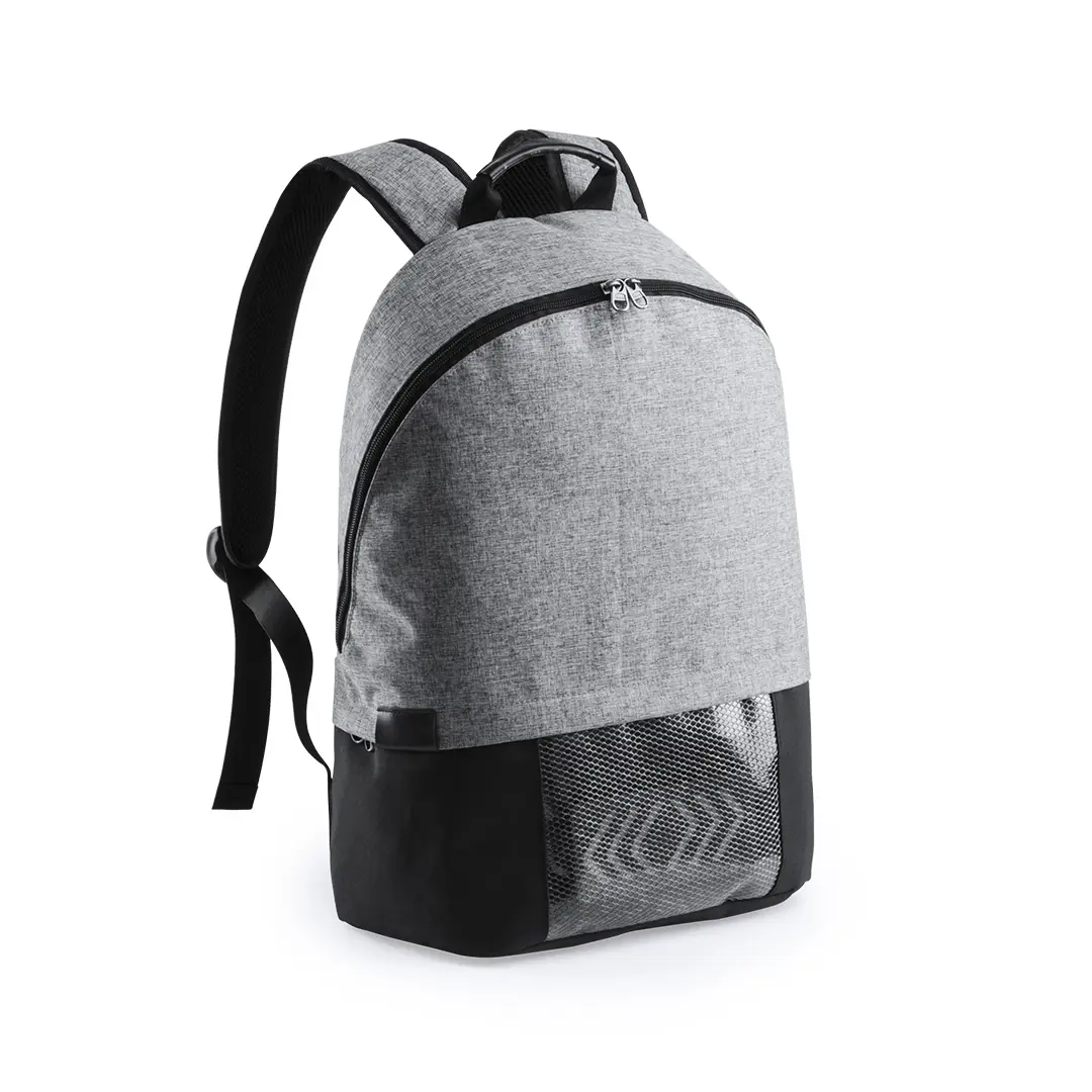 mochila urbana gris con cremallera superior, base negra y bolsillo delantero de malla