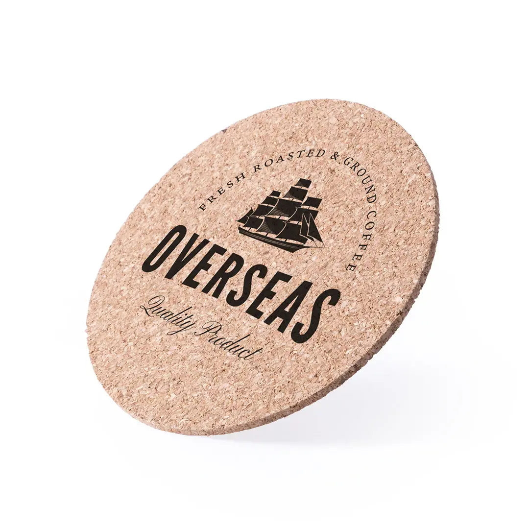 Posavasos redondo de corcho con logotipo de barco y texto Overseas Quality Product relacionado con café recién tostado y molido