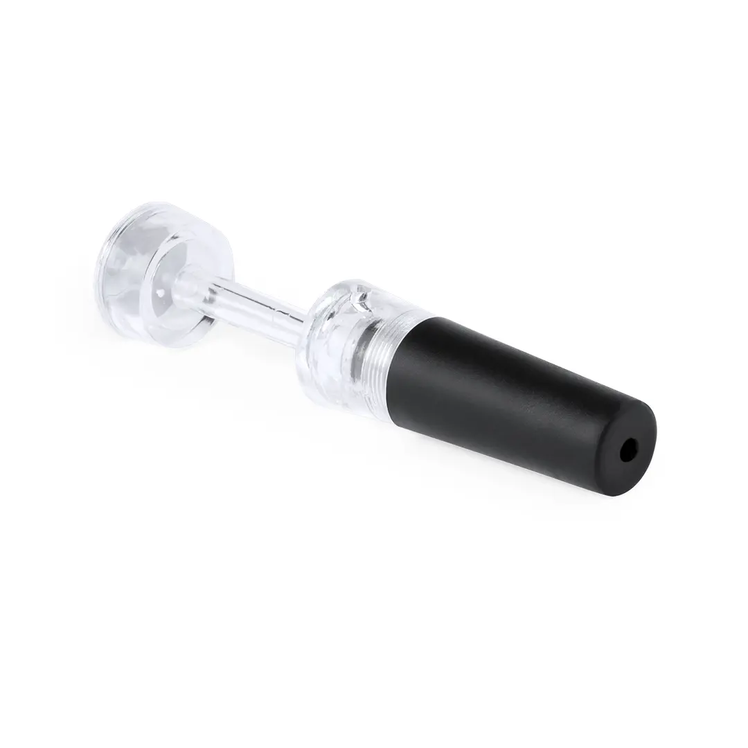 Bomba manual de vacío transparente y negra para conservar vino en botella.