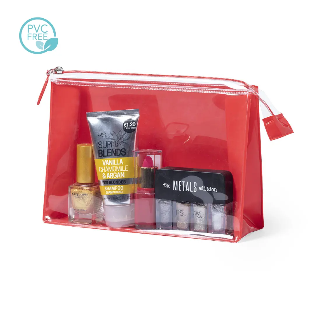 Neceser transparente rojo con champú de vainilla y árnica, barra de labios rosa y esmaltes metalizados.