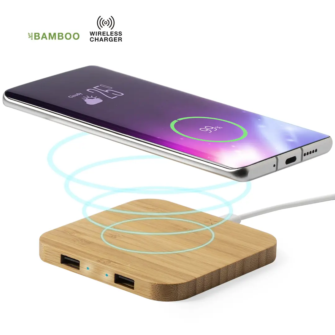 Cargador inalámbrico de bambú con dos puertos USB y smartphone mostrando carga al 99%