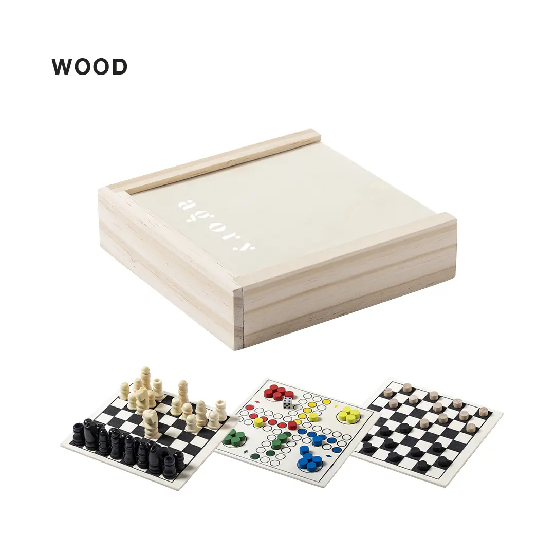 Juego de mesa en caja de madera con tableros de ajedrez, damas y parchís con sus respectivas piezas.