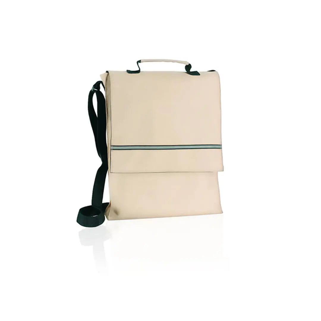 Bolso bandolera beige con solapa frontal, asa superior y correa ajustable sobre fondo blanco.
