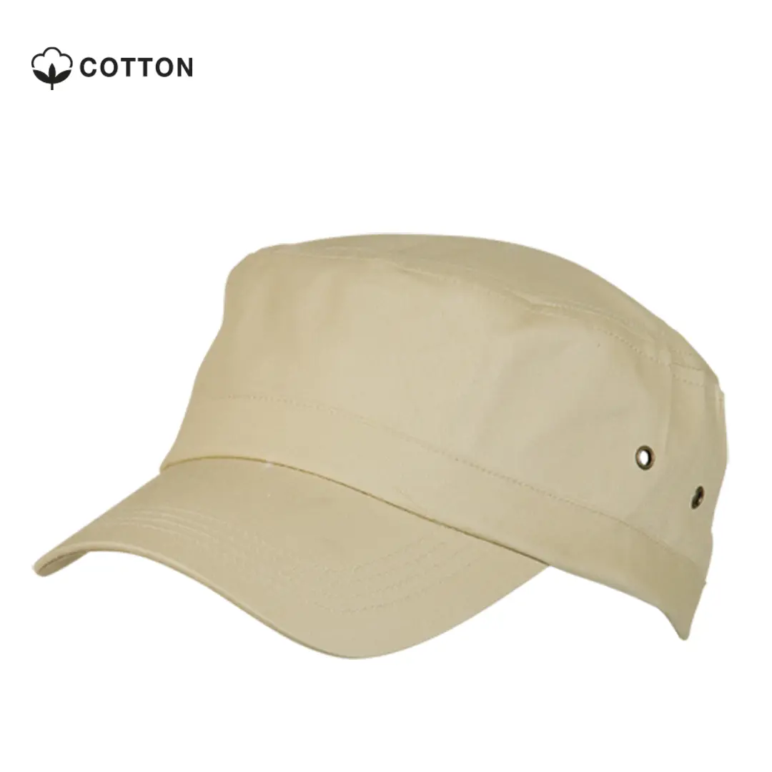 gorra militar beige de algodón sobre fondo blanco con logotipo Cotton