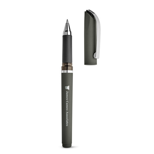 bolígrafo verde oscuro con capuchón plateado y logotipo de James Camero Associates