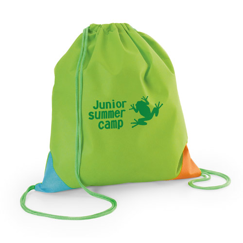 Mochila de cuerdas verde con logo Junior Summer Camp y silueta de rana.