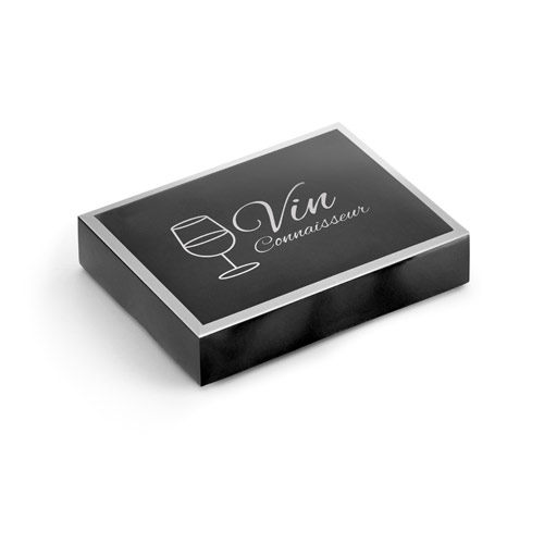 Caja negra con marco plateado, ilustración de una copa de vino y texto Vin Connaisseur