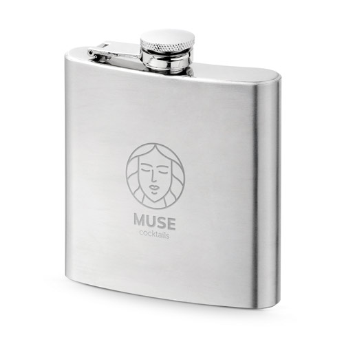 Petaca de acero inoxidable con logotipo circular y la inscripción MUSE cocktails