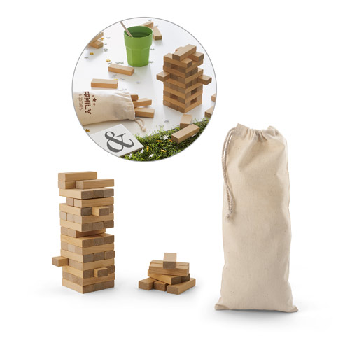 juego de equilibrio con torre de bloques de madera y bolsa de tela