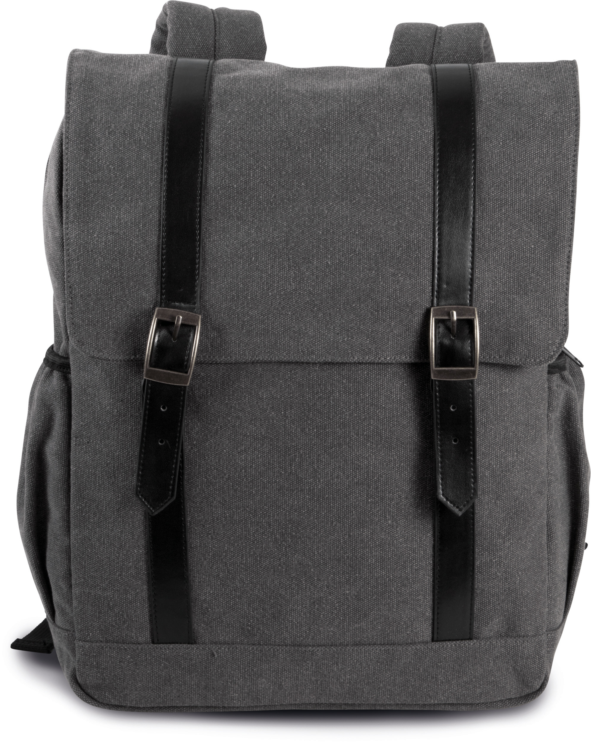 mochila gris de lona con solapa frontal y tiras de cuero negro con hebillas metálicas