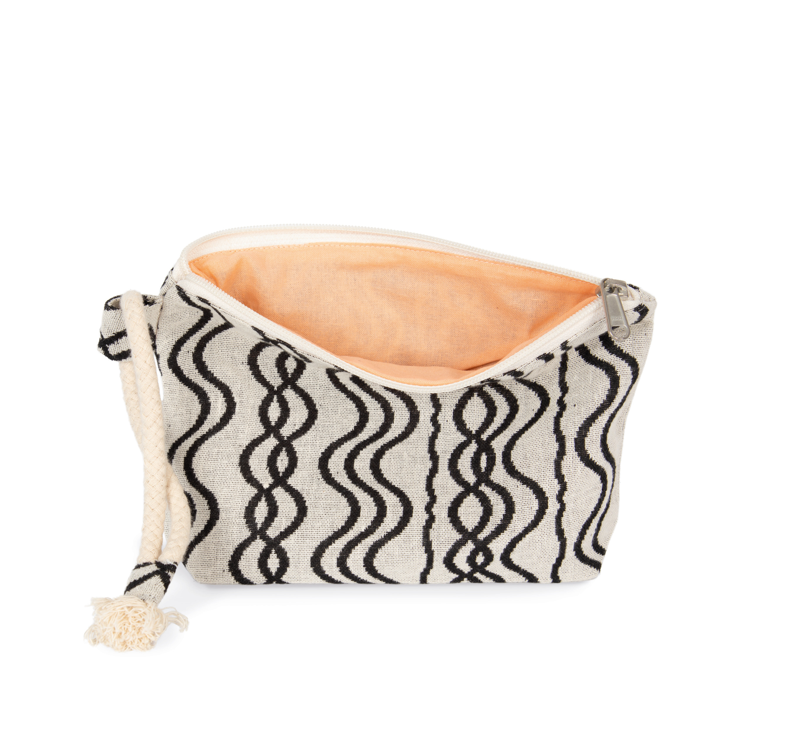bolsa de tela con estampado lineal negro, cremallera abierta y asa de cuerda, forro interior color salmón