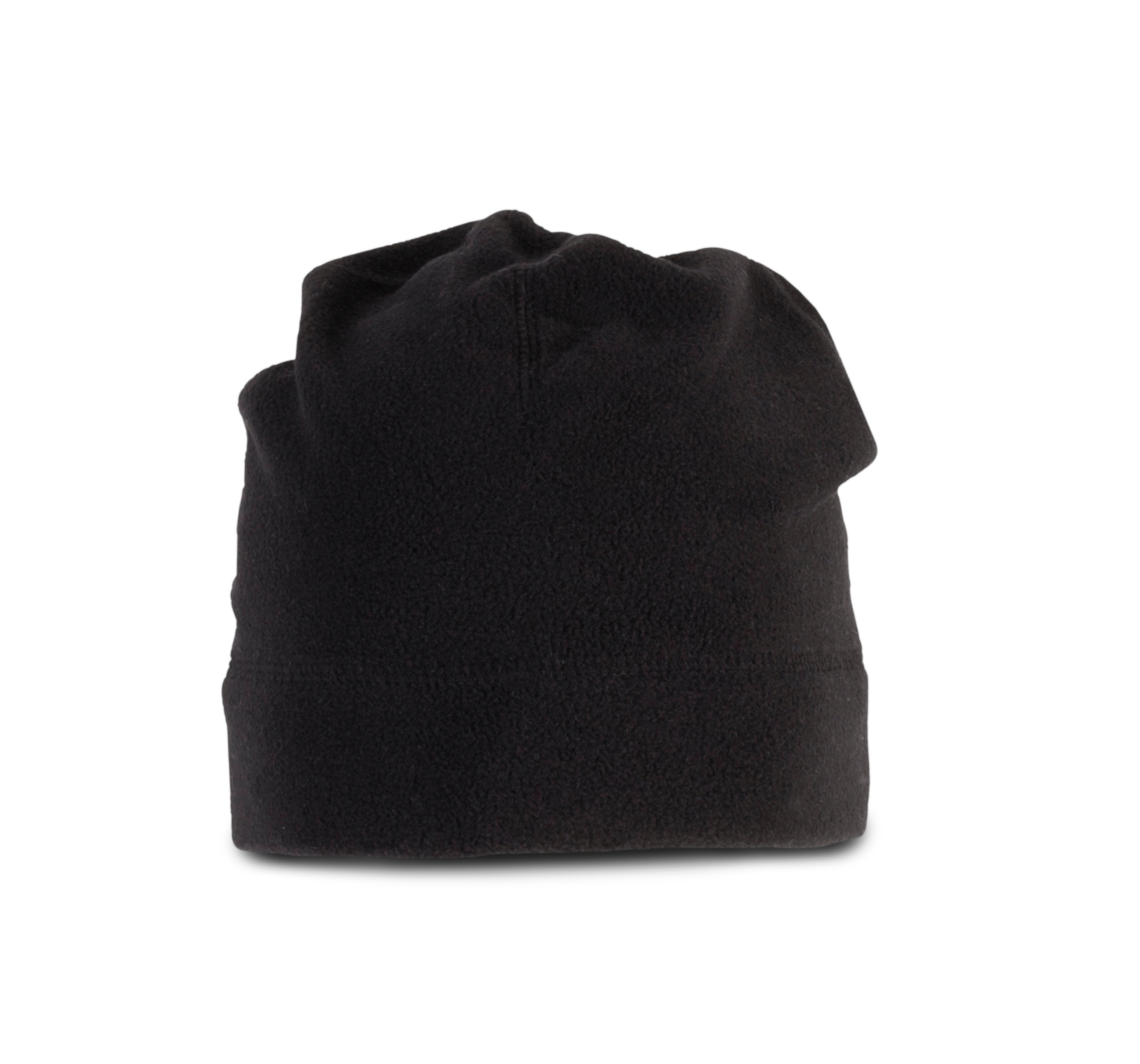 gorro beanie de forro polar negro sobre fondo blanco