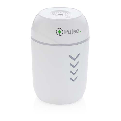 Dispositivo electrónico blanco de la marca Pulse con ranuras en forma de flecha y rejilla en la parte superior.