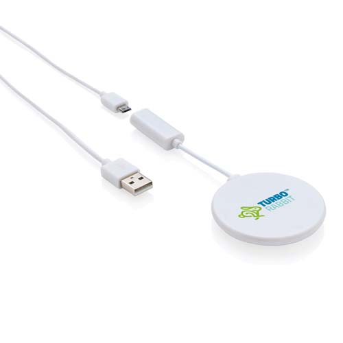cargador inalámbrico circular blanco con logo Turbo Rabbit y cable USB-A conectado