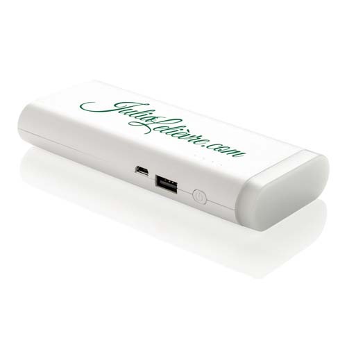 Batería portátil blanca con puerto USB y el logo Julialdirecto.com
