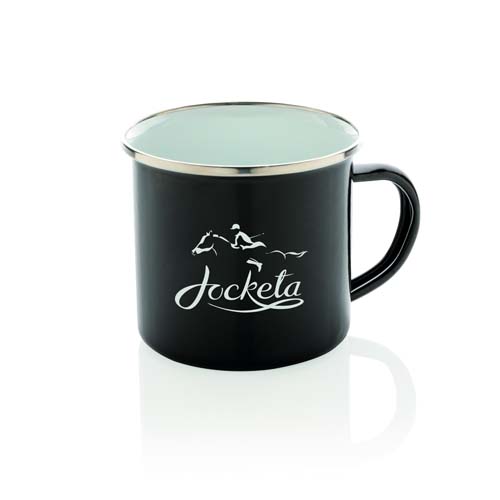 Taza esmaltada negra con asa y logo de jinete junto al texto Jocketa sobre fondo blanco.