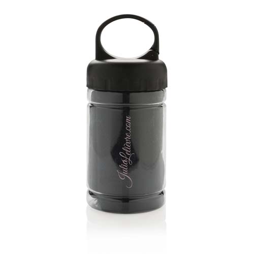 Botella mezcladora de plástico negra con tapa de rosca y asa.