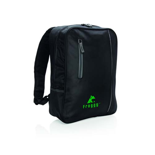 Mochila negra de diseño rectangular con logo verde de rana y bolsillo frontal sobre fondo blanco