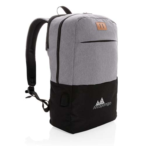 Mochila urbana gris y negra con dos compartimentos y logo Arcopongo.