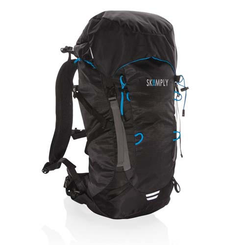 Mochila de montaña negra con detalles azules y cierre superior de la marca Skimply